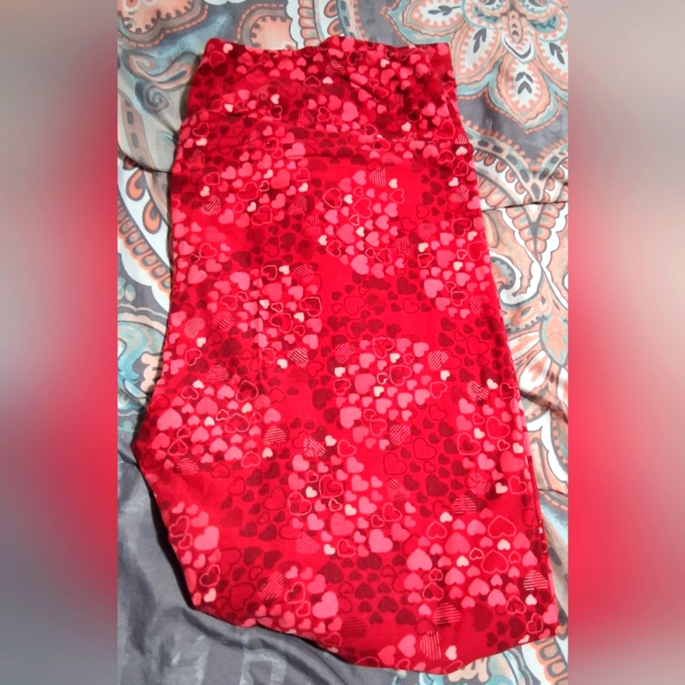 LuLaRoe TC Tall & Curvy Leggings Heart Valentine's Red Pink